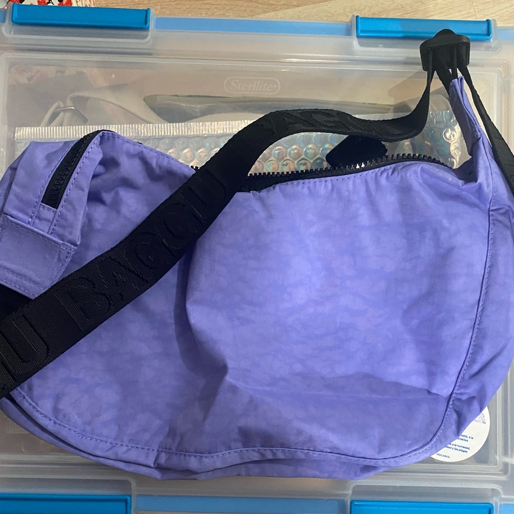 baggu medium crescent bluebell